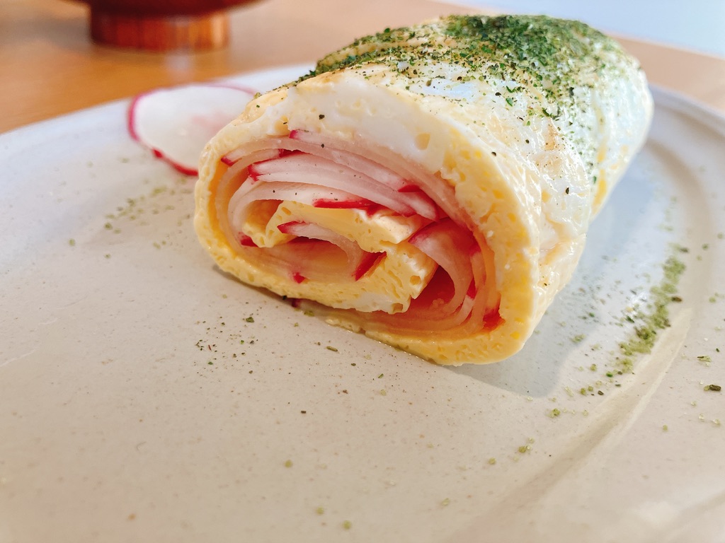 坂ノ途中の旬のお野菜セットMサイズで届いた山香るハーブソルトを使ったオムレツ
