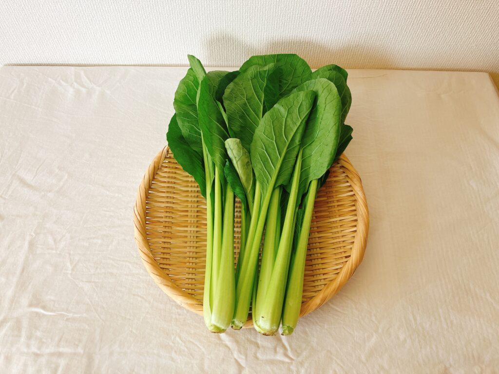 坂ノ途中の旬のお野菜セットMサイズで届いたコマツナ
