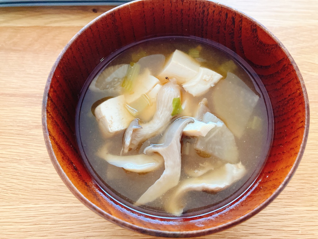 坂ノ途中のひらたけと大根を使った味噌汁