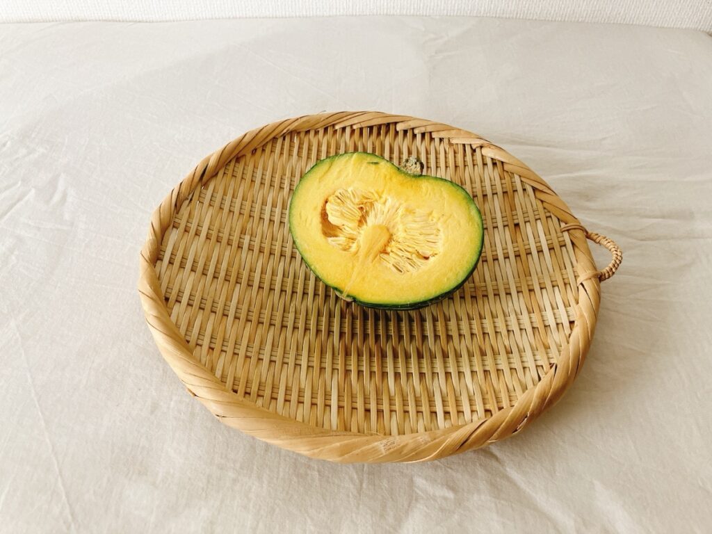 坂ノ途中から届いたすずかぼちゃ(ハーフカット)。生でも食べられる品種